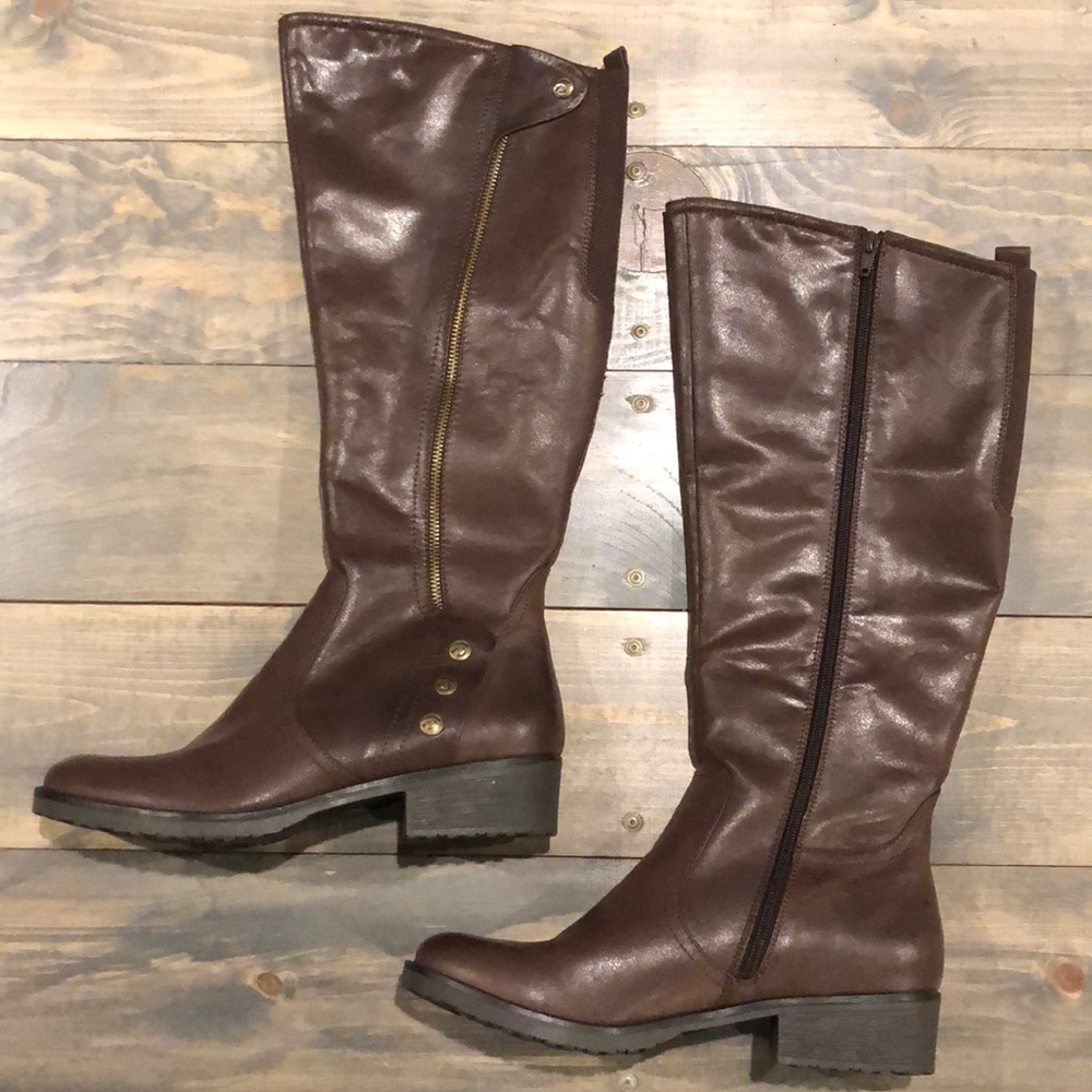 Woman’s Brown BareTraps Boots